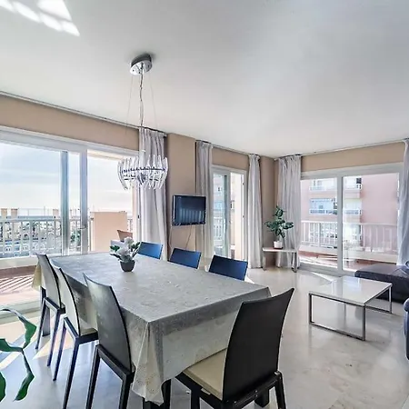83-beachfront Apartment, דירה