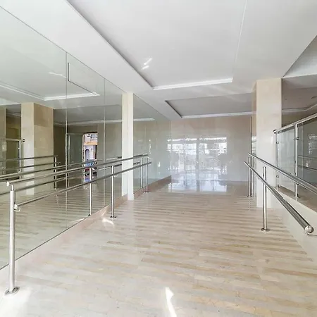 Апартаменти 83-beachfront Apartment, Фуенхірола