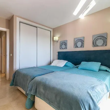 83-beachfront Apartment, Апартаменти Фуенхірола